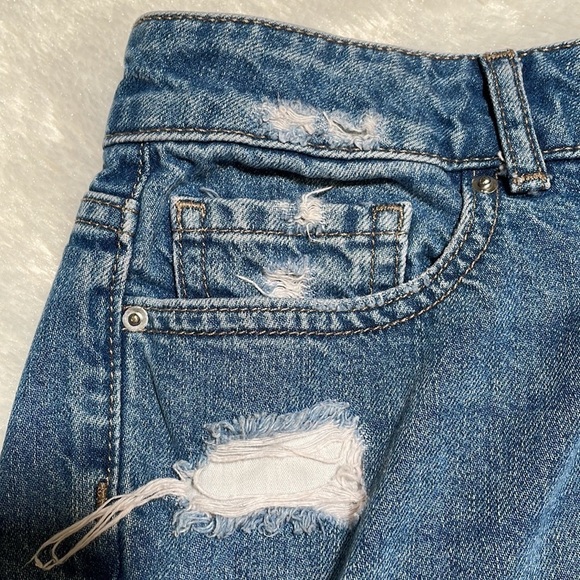 DL1961 Renee Shorts Smart Denim Distressed Cut Out Shorts - Picture 8 of 12